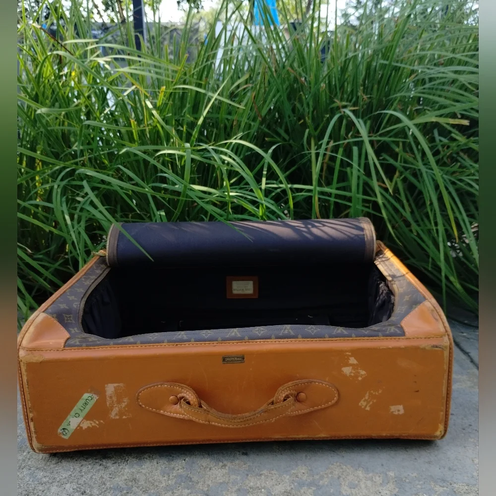 Louis Vuitton Saks Fifth Avenue Soft Sided Suitcase - Picture 9 of 17